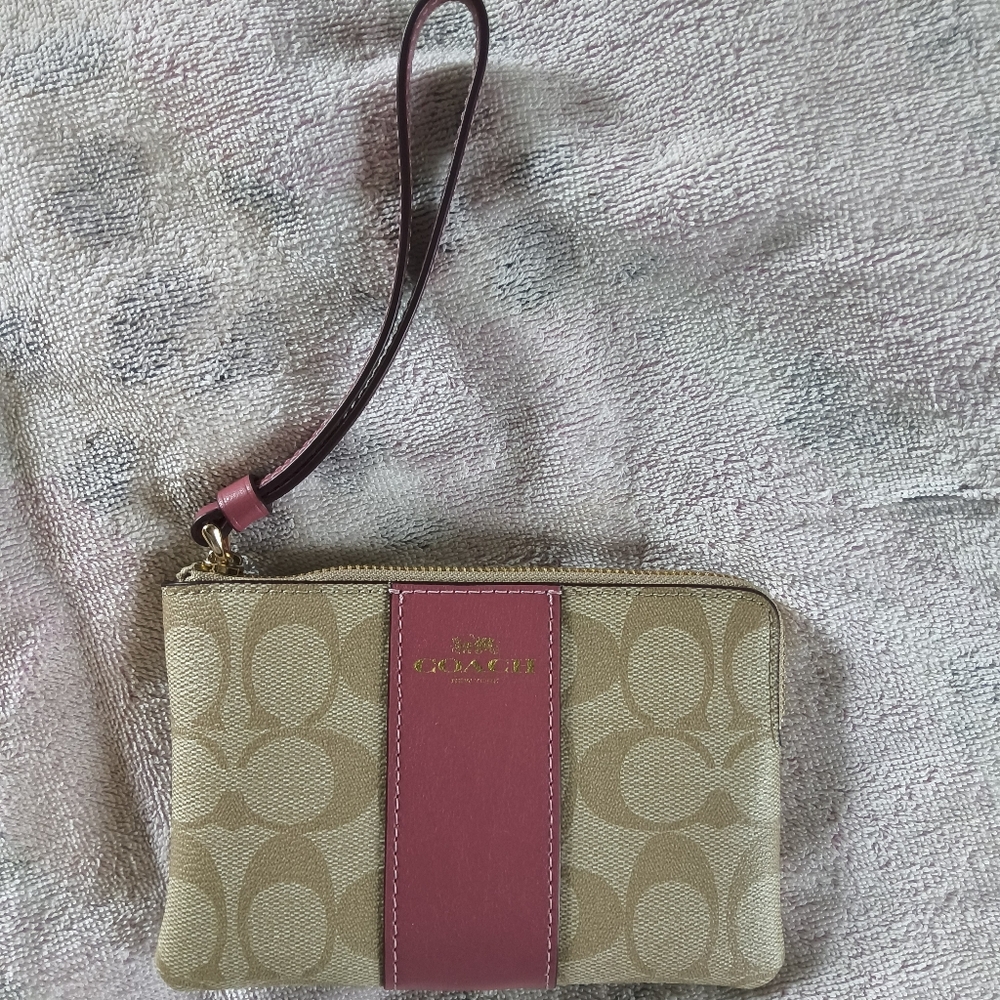 NWT COACH PINK WRISTLET